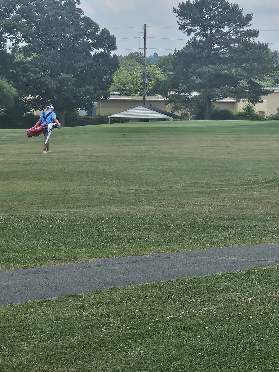 brittonjohn17's tweet image. Had a rough day at the course today shooting an 86. I showcased a great short game to save many pars and bogeys. Only hitting one green today. Back to work!!