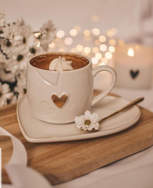 Sağlık  olsun,  bir de  gönül dolusu  huzur.  Gerisi  yalan dünya.

Cahit Zarifoğlu

Hayırlı Bayramlar Dilerim..