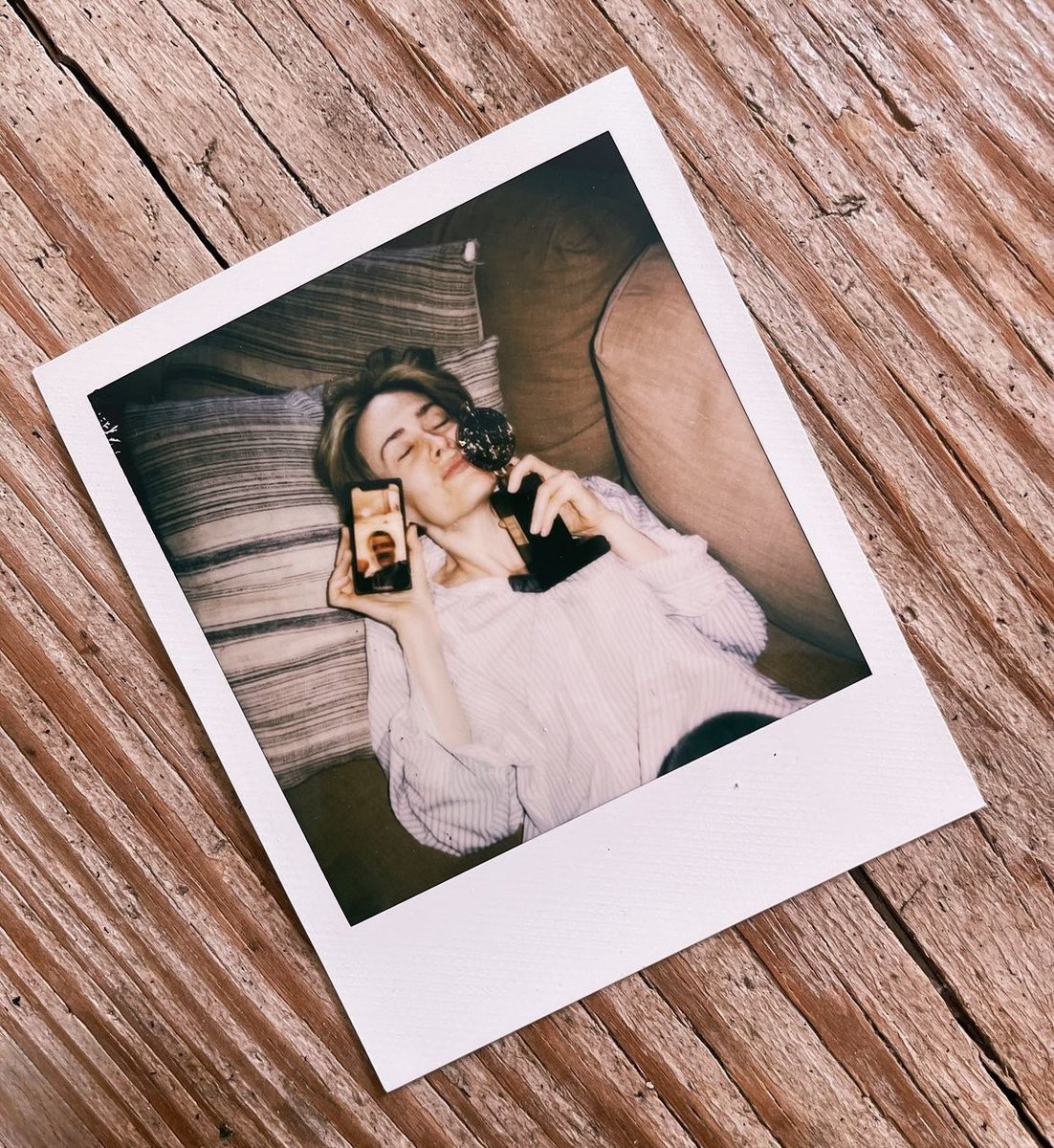 PAULSONLEG4CY's tweet photo. sarah paulsons morning after winning the tony award🥹 https://t.co/JVyiw2BTpi