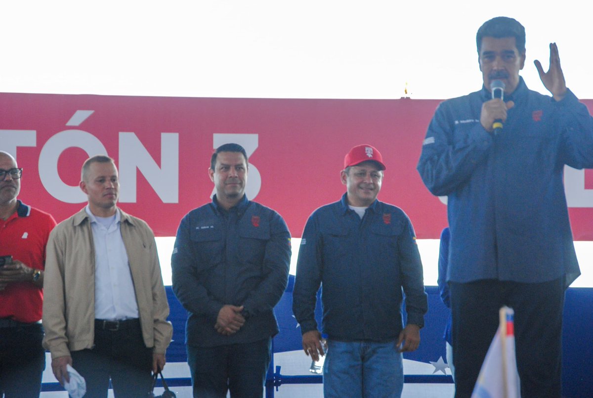 CVG_Oficial's tweet photo. El jefe de Estado venezolano denunció que “los apellidos” han amenazado a Guayana.Los trabajadores del complejo respondieron que no lo permitirán, entre la consigna de: “No volverán, no volverán”, al tiempo que ratificaron su compromiso de llevar la producción al máximo nivel. https://t.co/JoooSVyq2T