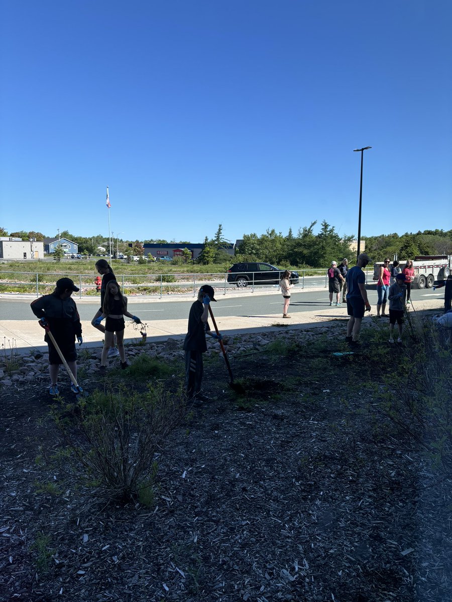 Dig Day 2024 <a href="/AdmiralsAcad_NL/">Admiral’s Academy Navigators 🏳️‍🌈</a> was a huge success! Thanks to all students, teachers and volunteers for your hard work today! 👏🏻 <a href="/msheatherivey/">Ms. Ivey's Class</a>