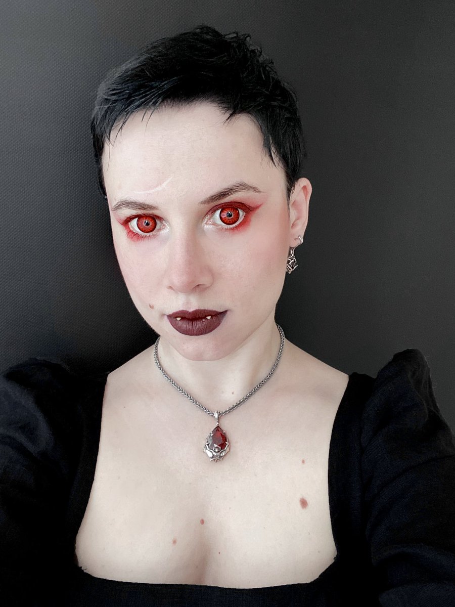 Happy 33 to me! 🧛‍♀🩸⚰
