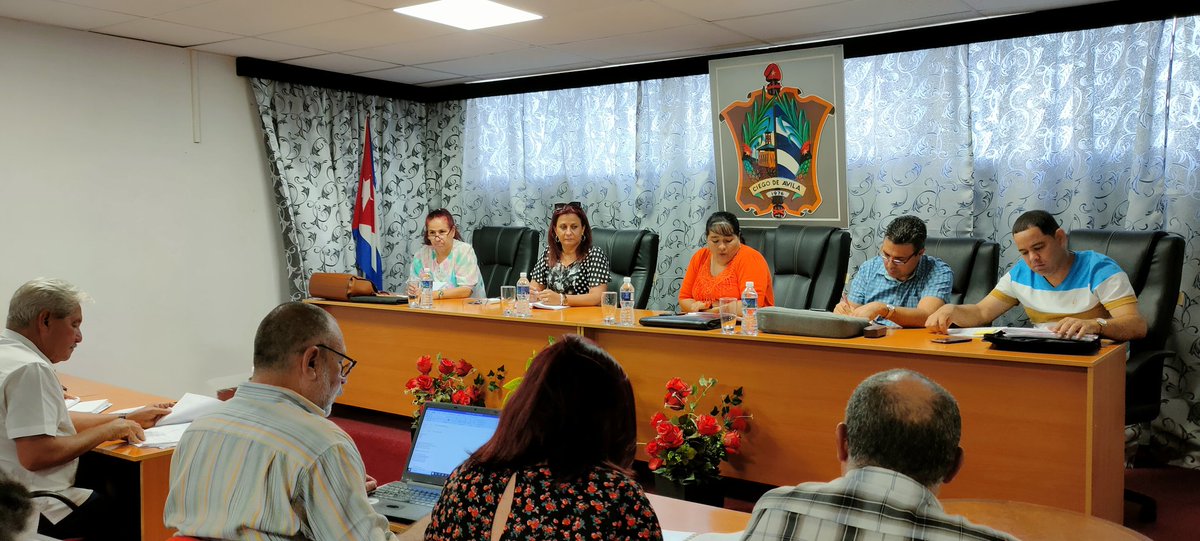 #Ahora desarrollan en la sede del Gobierno Provincial en #CiegoDeÁvila las conclusiones de la visita realizada por equipo ministerial de epidemiología. Participan de conjunto autoridades del partido, el gobierno y el consejo de dirección general de #Salud.