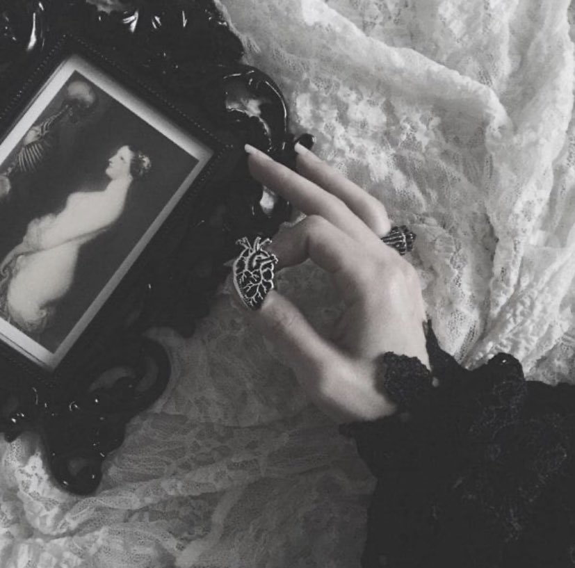 DarkHunger's tweet image. Amethyst Thornheart 

• Dark Elf 
• Vampiric 
• Bloodlust 
• Mature Roleplay 
• Adult Content
• Original Character 
#Darker

Darkness hides all our secrets. Light confides our every truth.