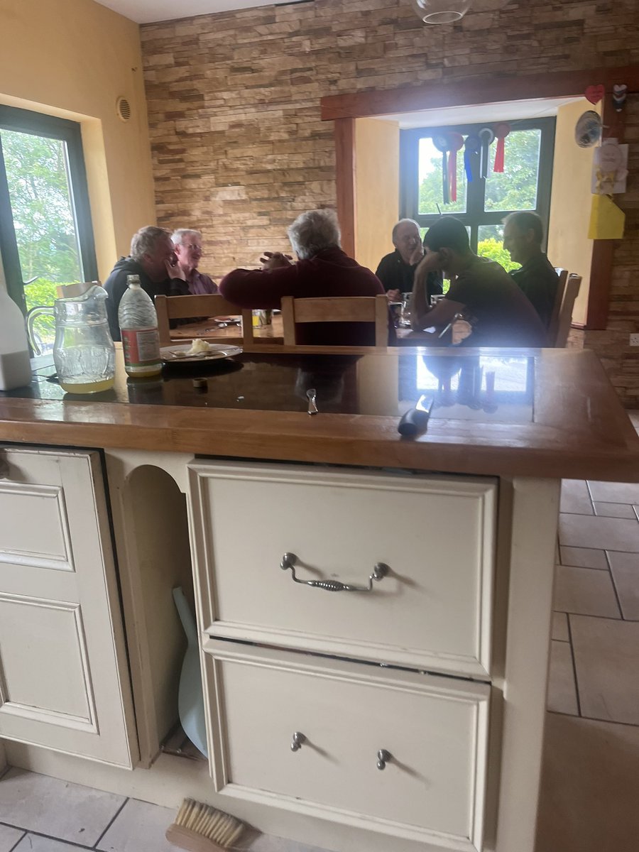 Edelburke4's tweet photo. The most important part of the silage day…. Dinner Time! 
My number one priority is to give the drivers a break and a dinner… where they can have a chat with each other.
We are over 50 years feeding the silage men here in Lacken The tradition continues
#LackenFarmyard
#Silage24 https://t.co/neRaQWCvZW