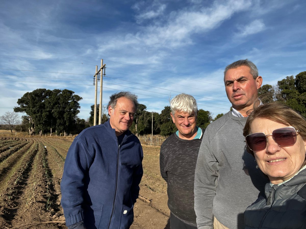 rolohurtado's tweet photo. Hoy feriado, seguimos visitando cada rincón de nuestra ciudad, hablando con los vecinos. Juntos, podemos transformar nuestra ciudad en un lugar mejor. Tu voto es clave para lograrlo. ¡Acompáñanos!

✅ Casillero 3 | PRO 

#DecileSIalCambio
#ElCambioenLibertad
#RioCuarto https://t.co/tIVrI9kPNZ