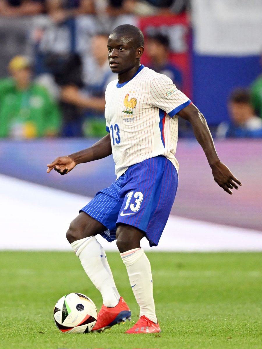 karecaoficial's tweet photo. O que jooooooga o @nglkante ⚽️🏎 o cara está no campo todo .. #kanté https://t.co/qneDuP3hTA