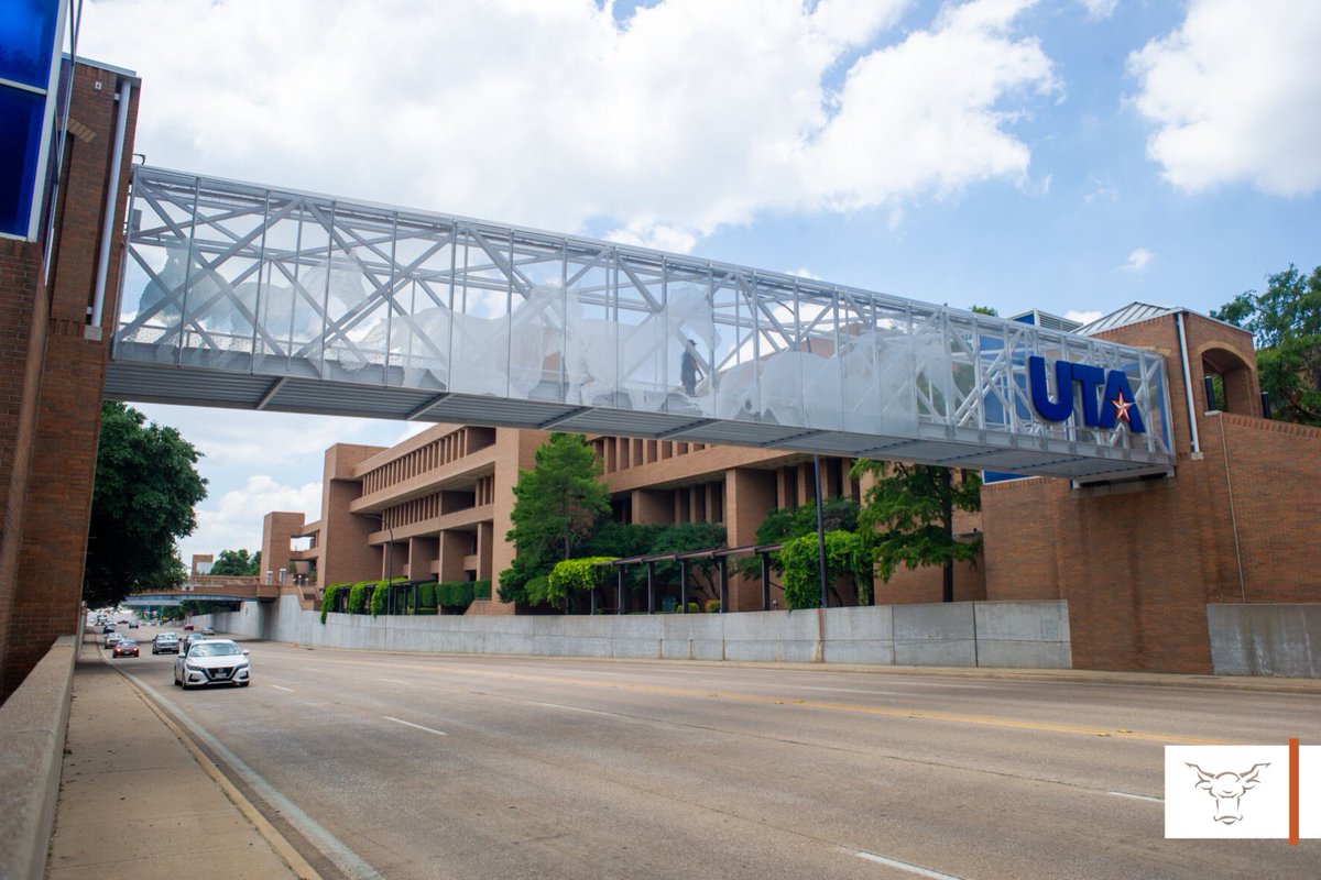 Renovations for the north and south Cooper Street bridges refreshed the over 30-year-old structures with designs centered on school spirit.
(🖋️: <a href="/amandaLaldridge/">Amanda Aldridge</a>)
(📸: <a href="/RonaldoBolanos_/">Ronaldo Bolaños</a>)
theshorthorn.com/news/school-sp…