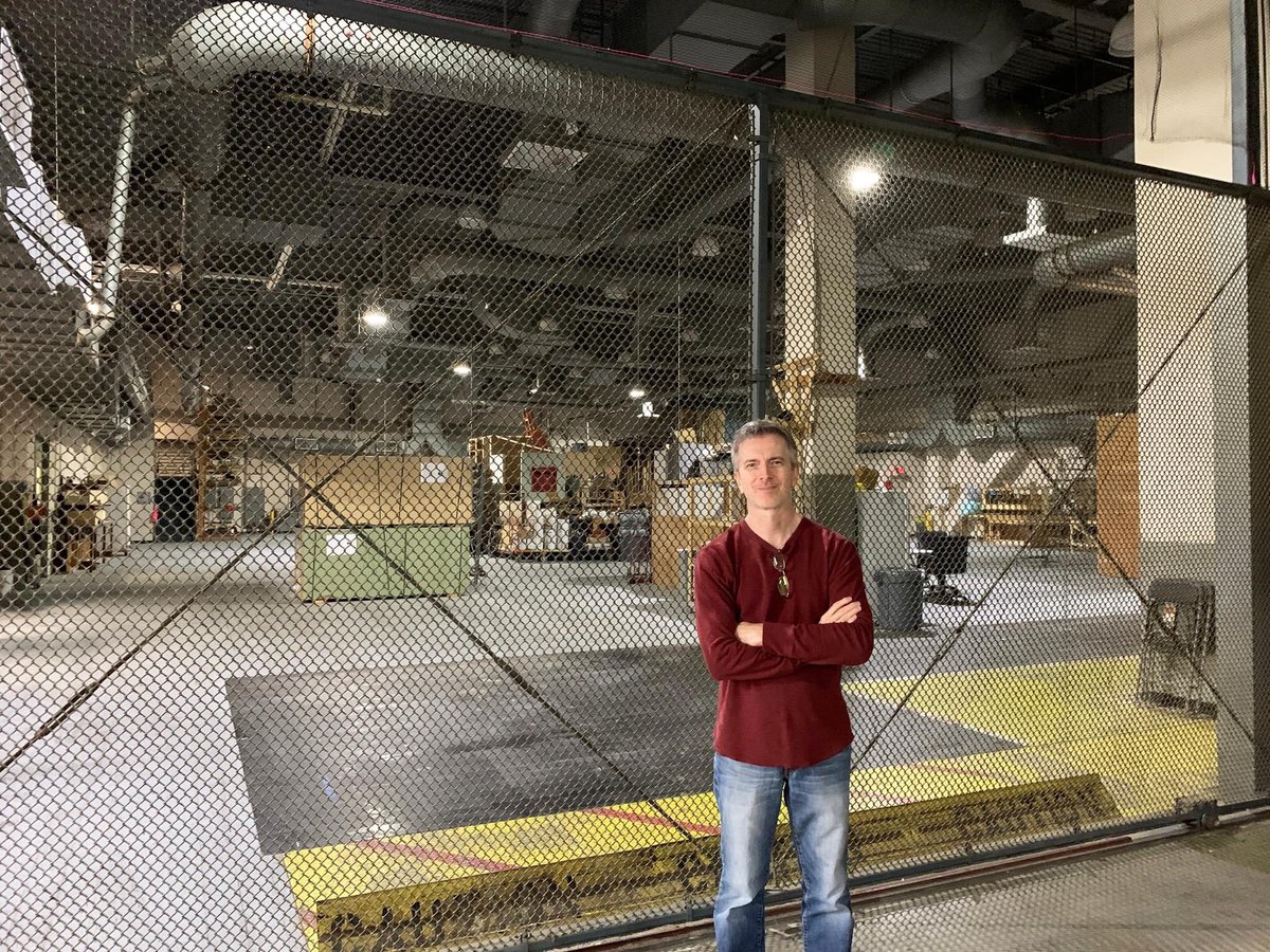 tommclaren1's tweet photo. Inside the Crafts Bldg. on the Fox lot shows the behind the scenes "glamour" of Hollywood. Construction & design requires a lot of people power to make it all beautiful.
#moviehistory #filmhistorian #foxstudios #behindthescenes #onset https://t.co/RBV4q7CEHf