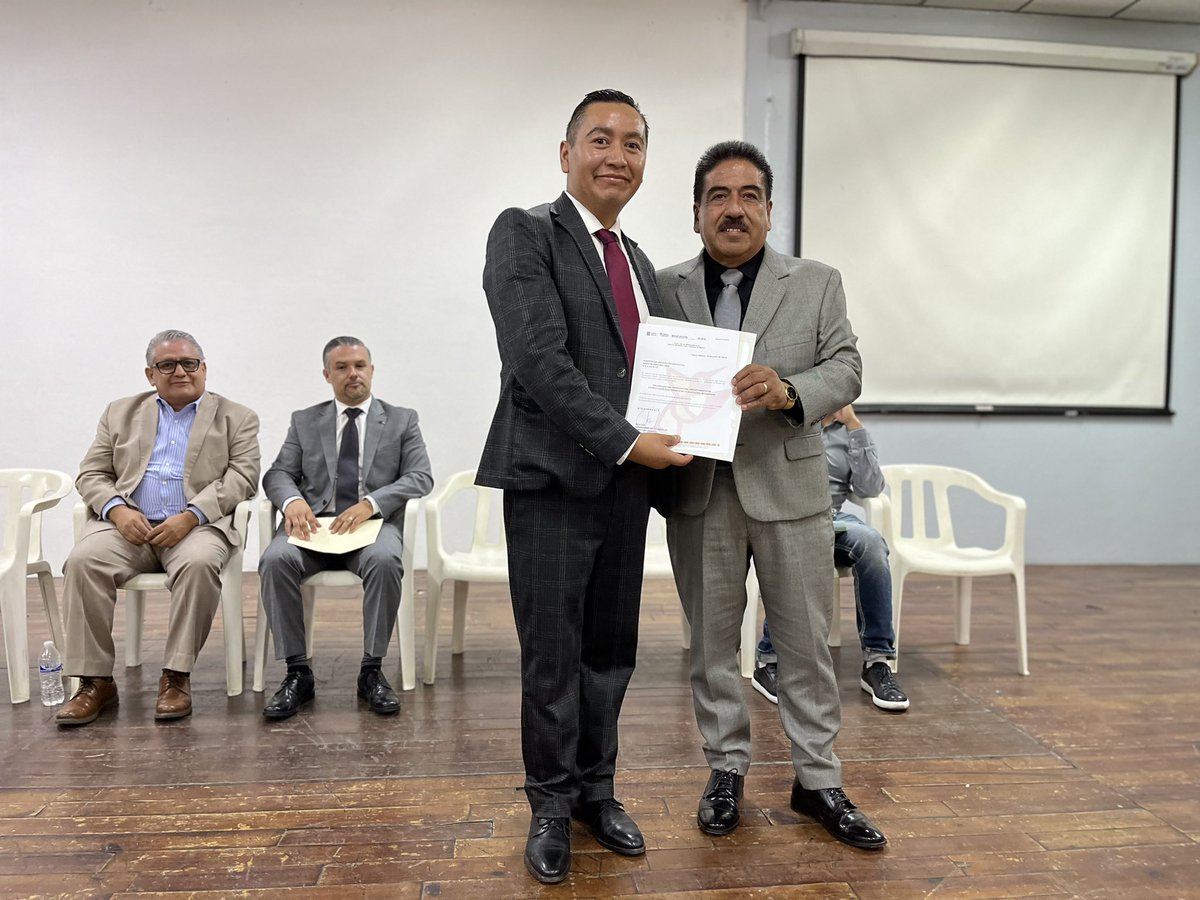 SEIEM_'s tweet photo. Siguiendo la política educativa de la Gobernadora @delfinagomeza y del Titular de la @SeducEdoMex, Miguel Ángel Hernández Espejel; el Dr. Magdaleno Reyes Ángeles saludó a los compañeros del Departamento de la  #COEES, y designó al Mtro. Agustín Sánchez Cruz como Encargado. https://t.co/6jQ2EUhMUX