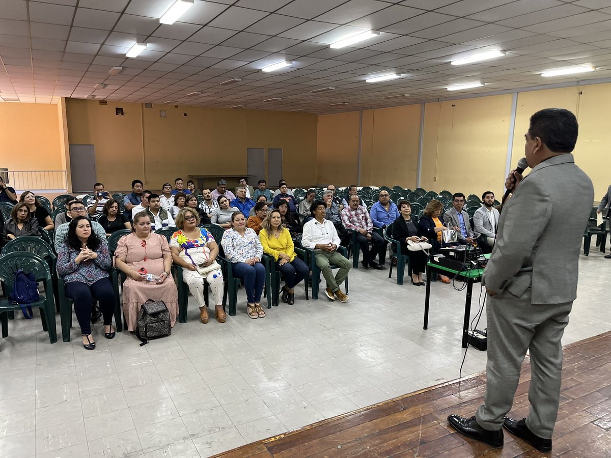 SEIEM_'s tweet photo. Siguiendo la política educativa de la Gobernadora @delfinagomeza y del Titular de la @SeducEdoMex, Miguel Ángel Hernández Espejel; el Dr. Magdaleno Reyes Ángeles saludó a los compañeros del Departamento de la  #COEES, y designó al Mtro. Agustín Sánchez Cruz como Encargado. https://t.co/6jQ2EUhMUX