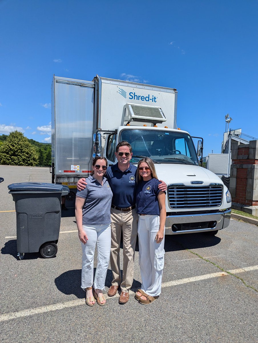 RepKyleMullins's tweet image. We had a wonderful turnout and got to see so many friendly faces at our shredding event this past weekend.

If you missed it, not to worry— Archbald Borough Senator Rosemary Brown and I will be hosting another one on July 20th at Valley View High School at 10 am. Save the date!