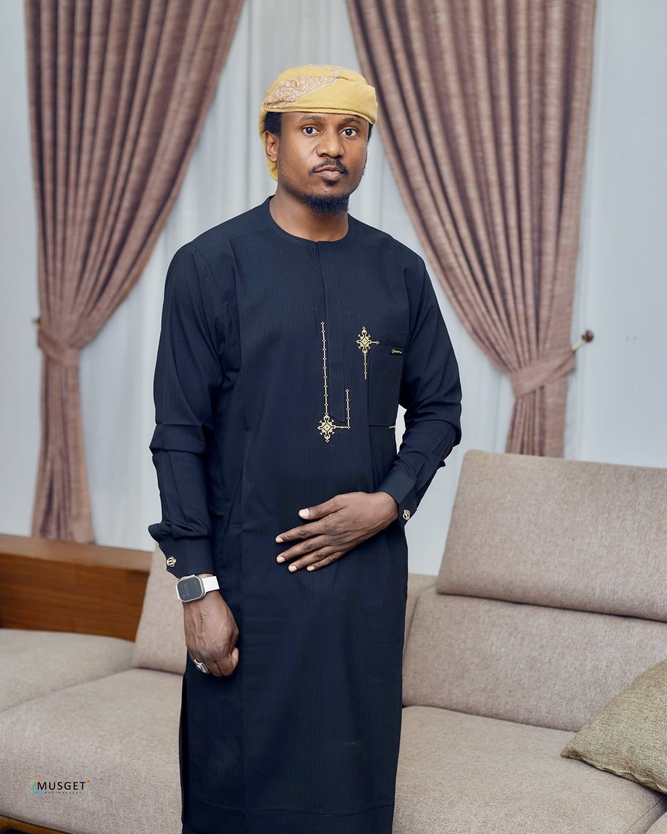 sarkinwaka_'s tweet photo. Barka da sallah day2 Allah yasa muga annabi muhammadu (S.A.W) 🙏… Dinki by @niamey_fashion_house1 #barkadasallah #sarkinwaka https://t.co/PS7iEO6xS4