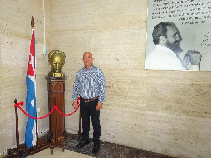 Banco Central de Cuba (@bancocentralcub) on Twitter photo 📍 Iván Eduardo García Clapera, dedicación total al sindicato del Banco Central de Cuba
👇
bc.gob.cu/noticia/ivan-e…
✍️ <a href="/AngeldelToro4/">Criollo de Cuba</a> 📍 Iván Eduardo García Clapera, dedicación total al sindicato del Banco Central de Cuba
👇
bc.gob.cu/noticia/ivan-e…
✍️ <a href="/AngeldelToro4/">Criollo de Cuba</a>
