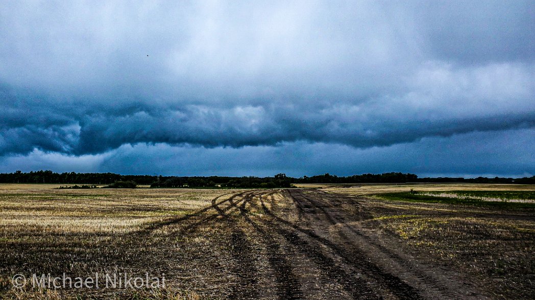 Woah!! What an incredible shelf cloud rolling through #yeg earlier!  I'm excted to be partnering with <a href="/FordCanada/">Ford Canada</a> and <a href="/pumpkinprco/">Pumpkin PR</a> to take the #Superduty on adventures!

#fordpartner 
#abstorm 
#shareyourweather 
#stormhour