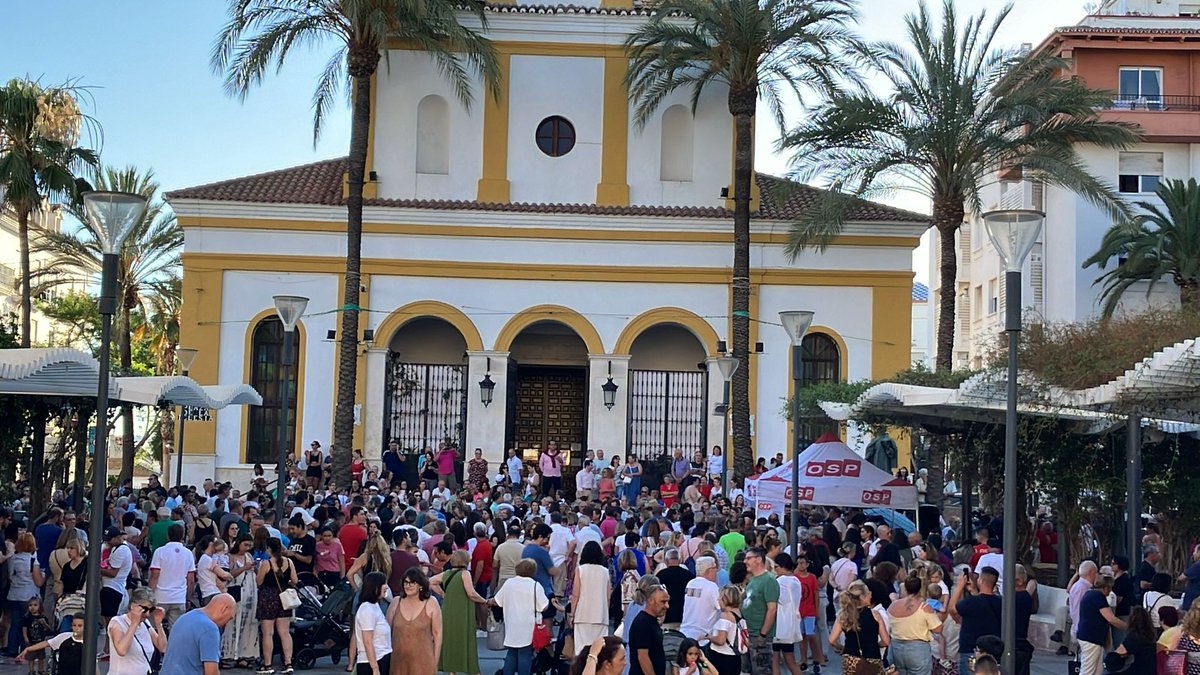 San Pedro ha hablado y desaprueba la mala gestión del <a href="/PPMarbellaSP/">PP Marbella</a> con <a href="/AngelesMunoz_/">Ángeles Muñoz</a> y <a href="/javigane/">Javier Garcia Ruiz</a> , espectacular bronca con pitada. El abandono es evidente y el grave error cometido en las playas ha sido la gota que ha colmado el vaso.