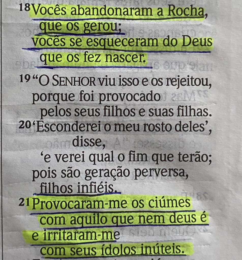 lelefilla's tweet photo. (recomendo que leiam o livro pra entenderem) Hoje terminei Deuteronômio, no final li o “cântico de Moisés” e fui constrangida pela forma q o Senhor vê o infiel a Ele e desobediente a Sua Palavra. Que pessoas estamos sendo? Que nossos ouvidos não queiram ouvir isso de Deus: https://t.co/isrhiIs6b4