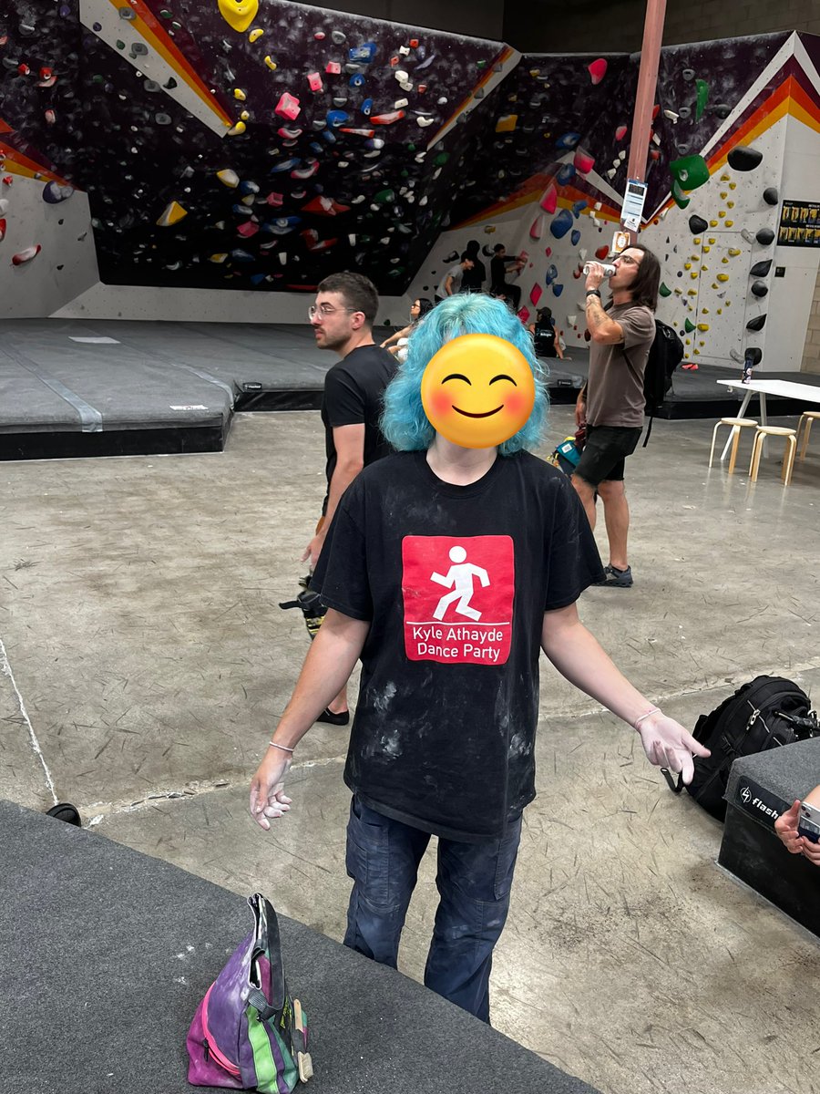 πΙ¨ΣπππΚπ (@mikehaze) on Twitter photo spotted this shirt at the climbing gym and they didnβt know <a href="/dizzkidboogie/">Kyle Athayde</a> from smash, only from his band! spotted this shirt at the climbing gym and they didnβt know <a href="/dizzkidboogie/">Kyle Athayde</a> from smash, only from his band!