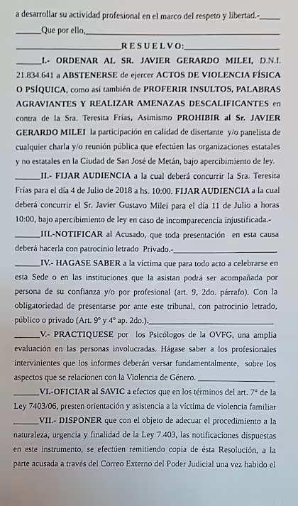 MartnPeiretti1's tweet photo. ✅⚠️⛔️ Este psiquiátrico nos gobierno. Por haber insultado a la periodista Teresita Frías, en Salta, Milei fue denunciado, se tuvo que someter a una pericia psiquiátrica que le dio muy mal. La pericia dice: "Aires desmedidos de grandeza, por momentos fuera de la realidad". https://t.co/1mVD470ToJ