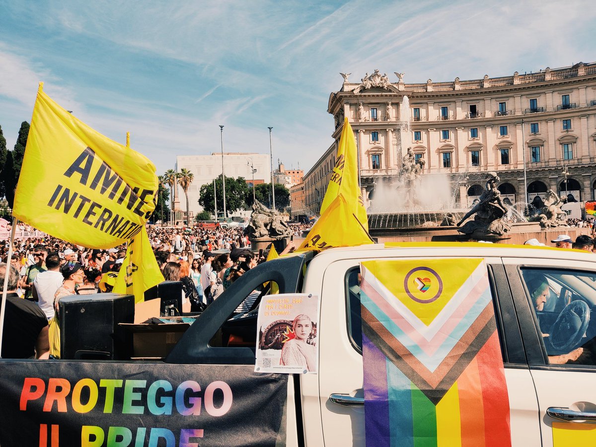 AmnestyLazio's tweet image. Al #RomaPride Amnesty International c'era, come non mai 💛🌈

#proteggoilpride #proteggolaprotesta
