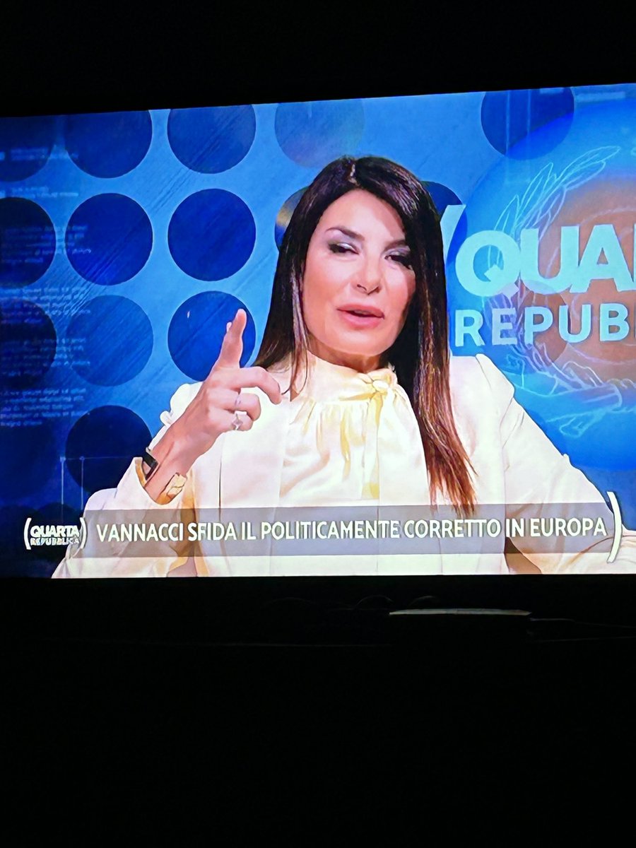 Ma questa chi minchia è?
Dove stata fino ad ora?
Ho l’impressione che anche a <a href="/QRepubblica/">Quarta Repubblica</a> ci sono ordini di scuderia.