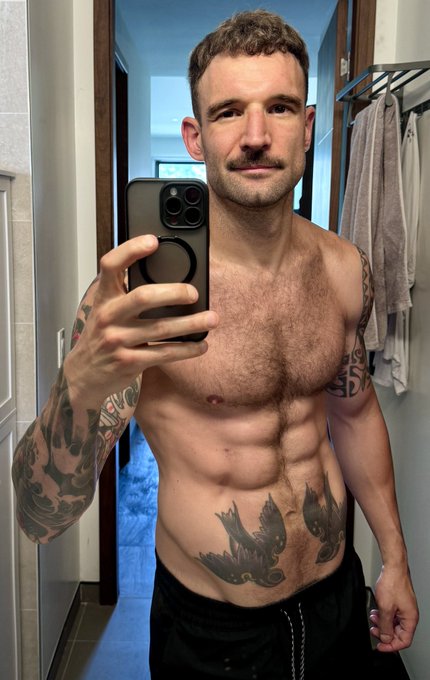 Left or right? 👀😎⚽️🇫🇷💪🏻  https://t.co/XILkPw4cyz https://t.co/58JL4WiypX