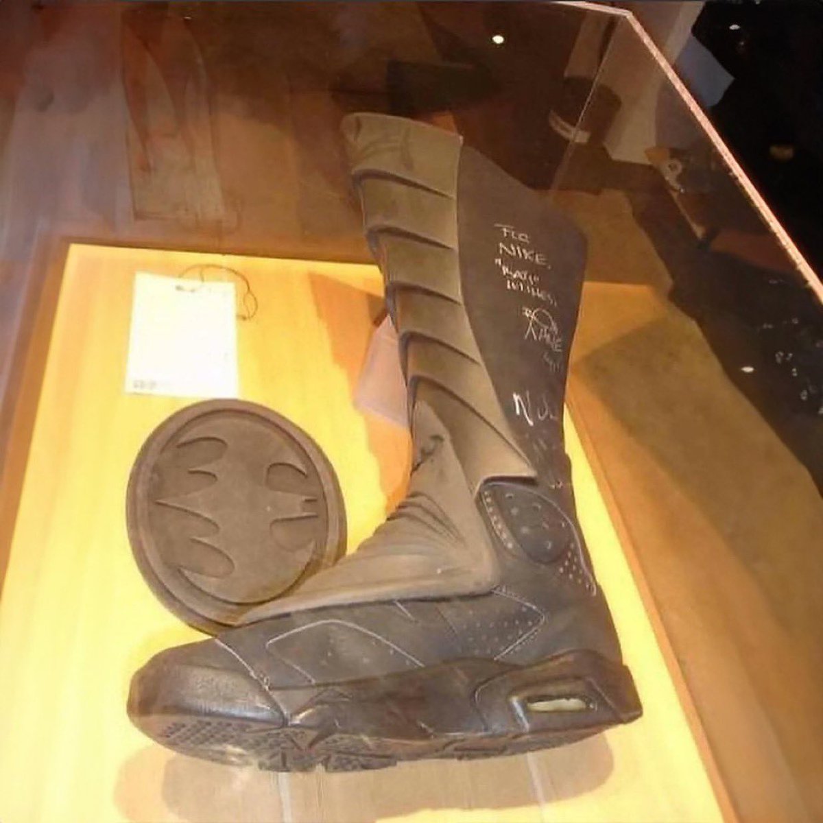 alGridge's tweet photo. @ComplexSneakers Here’s a good pic. Amazingly it was just one google search away. Y’all need to hire me? https://t.co/U5COxd5DLA