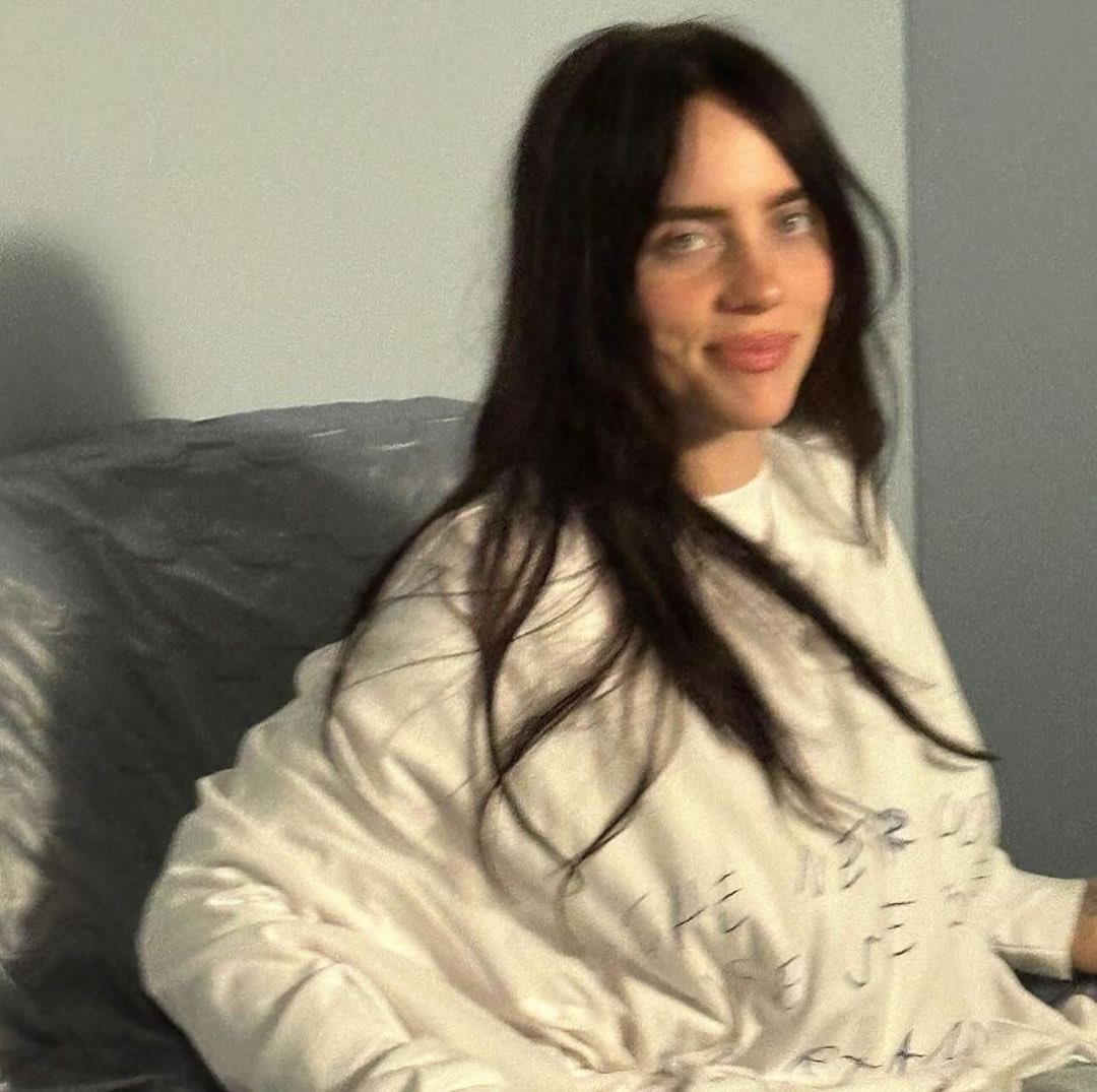 billieeilishtrs's tweet photo. Billie via her Instagram! 🥵

‘rip off my shirt if you love me’ https://t.co/NnozaSLqKm