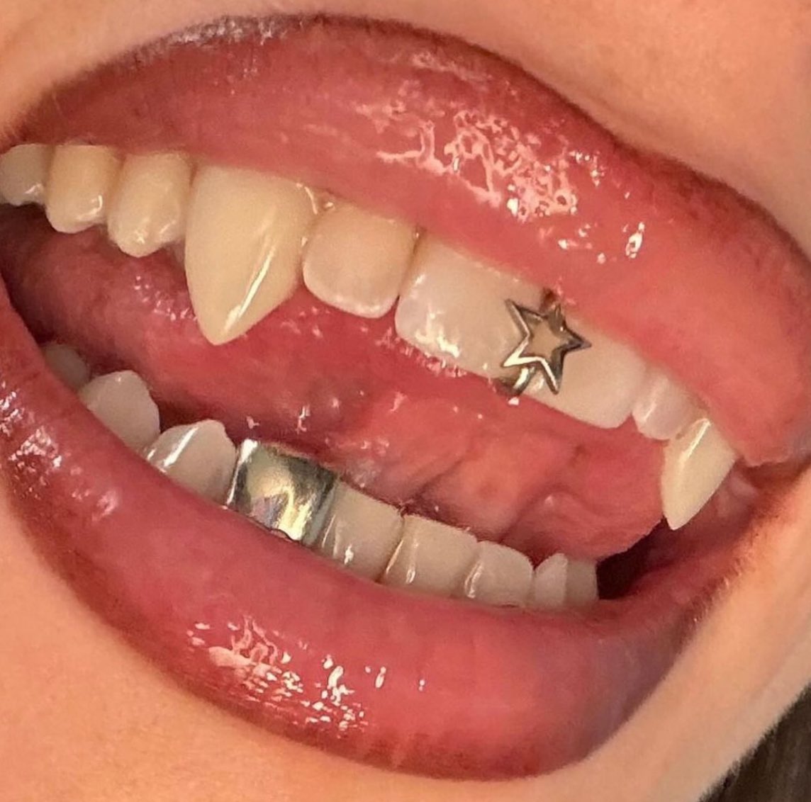 InfoBillieBR's tweet photo. BILLIE EILISH. https://t.co/E7JwnQXJCL