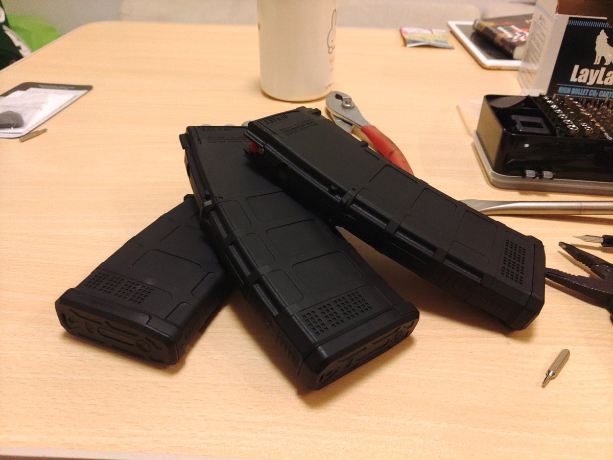 KampferMK's tweet photo. VFC Co2のVMAGは3本中2本が不良😡
バラしてネジ山切り直して気密とってようやく使えるようになった😞

まぁリコイル楽しいからヨシ！！
燃費は外気25℃で90発程度でした。 https://t.co/WSmRr2XRb4