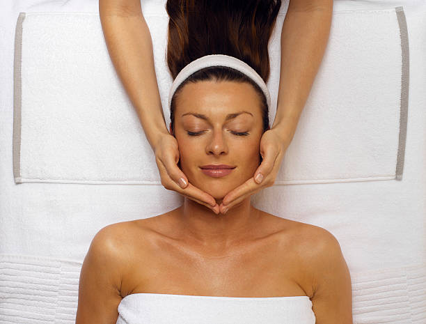 MindBodyandSkin's tweet photo. Regular facials can help improve skin texture, tone, and overall appearance by removing dead skin cells, unclogging pores, and promoting new cell growth. https://t.co/oCa2by7lAH