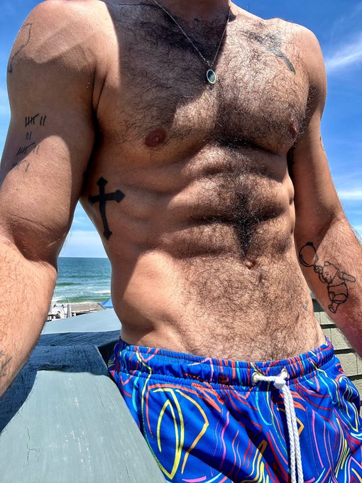 Sex on the beach   https://t.co/5wHngg6UNu https://t.co/czgeyeCk52