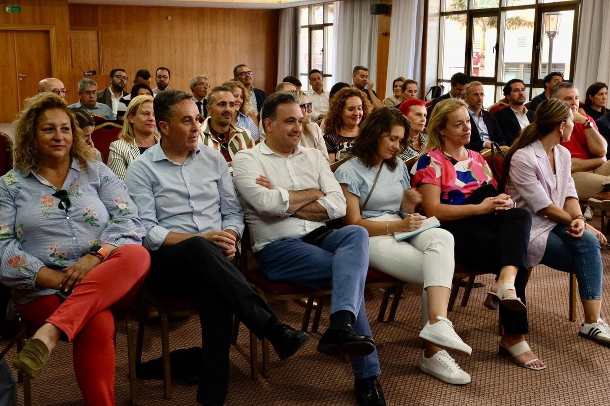 La nueva casa del Partido Popular en nuestro municipio ha sido inaugurada oficialmente por el Presidente del Partido Popular de Canarias, Manuel Domínguez. Y también ha sido elegido Santa Lucía de Tirajana para celebrar la Junta Directiva Autonómica.