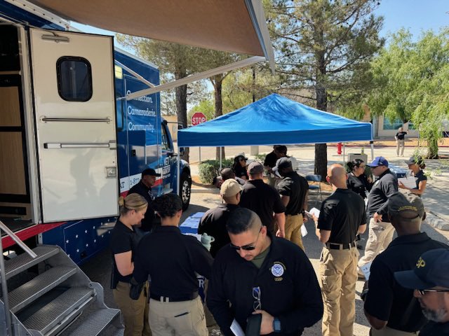 USBPChiefEPT's tweet photo. Thank you to our El Paso Sector Border Patrol who hosted the Veterans Support Basic Member Course. Agents and Officers came together to receive their certification and show their support. Thank you for your service!
#veterans #elpasotx #borderpatrol #officeoffieldoperations https://t.co/6riBGVzYD9