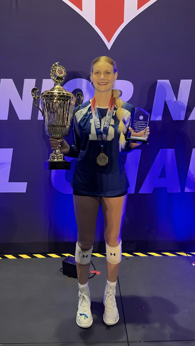 Brian_Haenchen's tweet photo. From the weekend: @MuncianaVB won its 4th straight 18 Open @AAUVolleyball national title. @hseroyalsvball senior @linds_mangelson was selected MVP. Roster also includes 24s/25s from @YVBTigers, @BrebeufVB, @gochsathletics, @ROCKSVB, @Spartytweets.

Story: https://t.co/sPEd2N6EQG https://t.co/aXjXzl8g0N