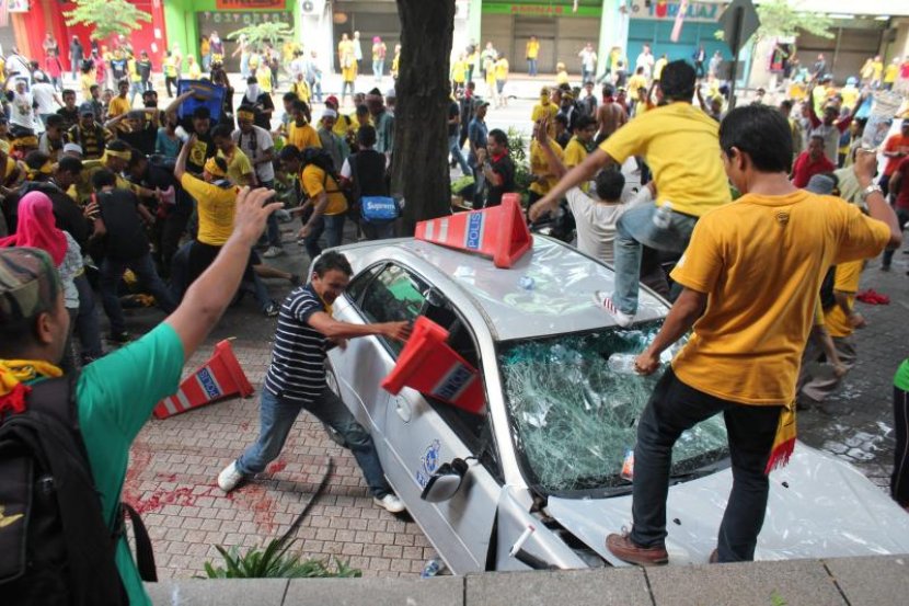 Mynewshub_Best's tweet image. Mungkin bibit-bibit keganasan sudah lama disemai dalam pemikiran rakyat malaysia oleh pihak tertentu.......