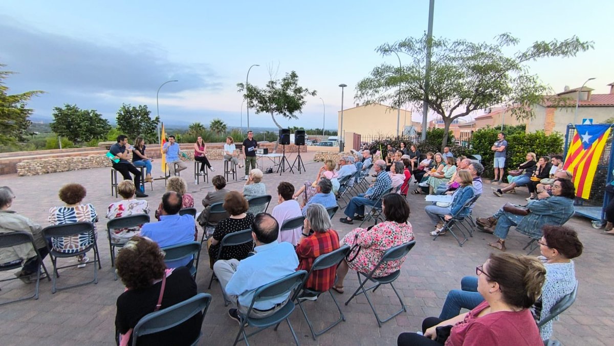 👍🏼Exposió pública de la feina feta pels regidors de @juntsmontroigdelcamp a l’Ajuntament de #montroigdelcamp en motiu del 1r any de Mandat.👏🏼👏🏼
💪🏼 Donar comptes, explicar-se, escoltar i respondre preguntes, aquest és el taranà de <a href="/juntspercat/">JUNTS</a>.