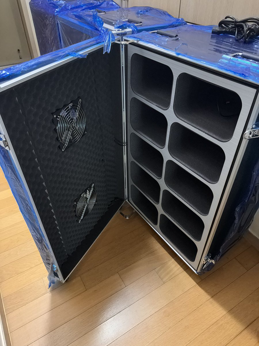 supervr9's tweet image. 제작기간 2주인데 상담없이 #쇼핑몰에서 판매됨 재고가 있어 다행이었다
smartstore.naver.com/supervr

#창동 #문화체육센터

#UV살균 #충전 #HMD #VR #이동형 #캐리어 #수퍼VR 

• 이동 캐리어방식
• UV LED 살균
• 습기제거용 듀얼팬
• 충전기능(모든 기종 호환)
• 테블릿수납 충전
• 다용도 수납