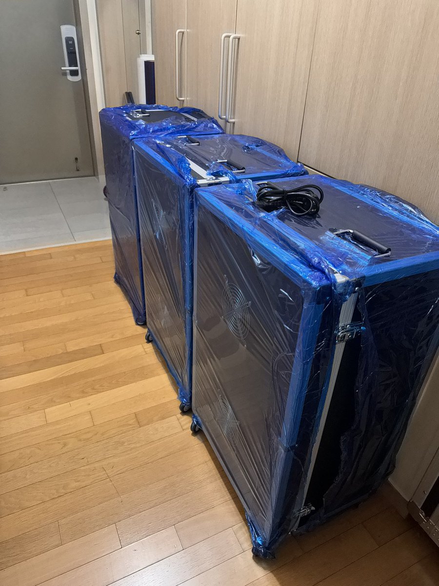 supervr9's tweet image. 제작기간 2주인데 상담없이 #쇼핑몰에서 판매됨 재고가 있어 다행이었다
smartstore.naver.com/supervr

#창동 #문화체육센터

#UV살균 #충전 #HMD #VR #이동형 #캐리어 #수퍼VR 

• 이동 캐리어방식
• UV LED 살균
• 습기제거용 듀얼팬
• 충전기능(모든 기종 호환)
• 테블릿수납 충전
• 다용도 수납