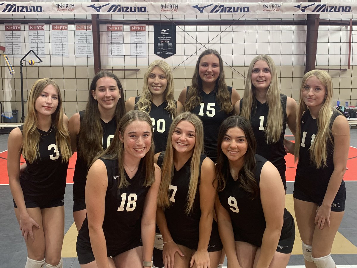 Mizuno Club North 17-Karen are headed to the National Championships in Las Vegas, July 3-6th!! Finish strong ladies! ❤️🏐🖤
#mizunoclubnorth