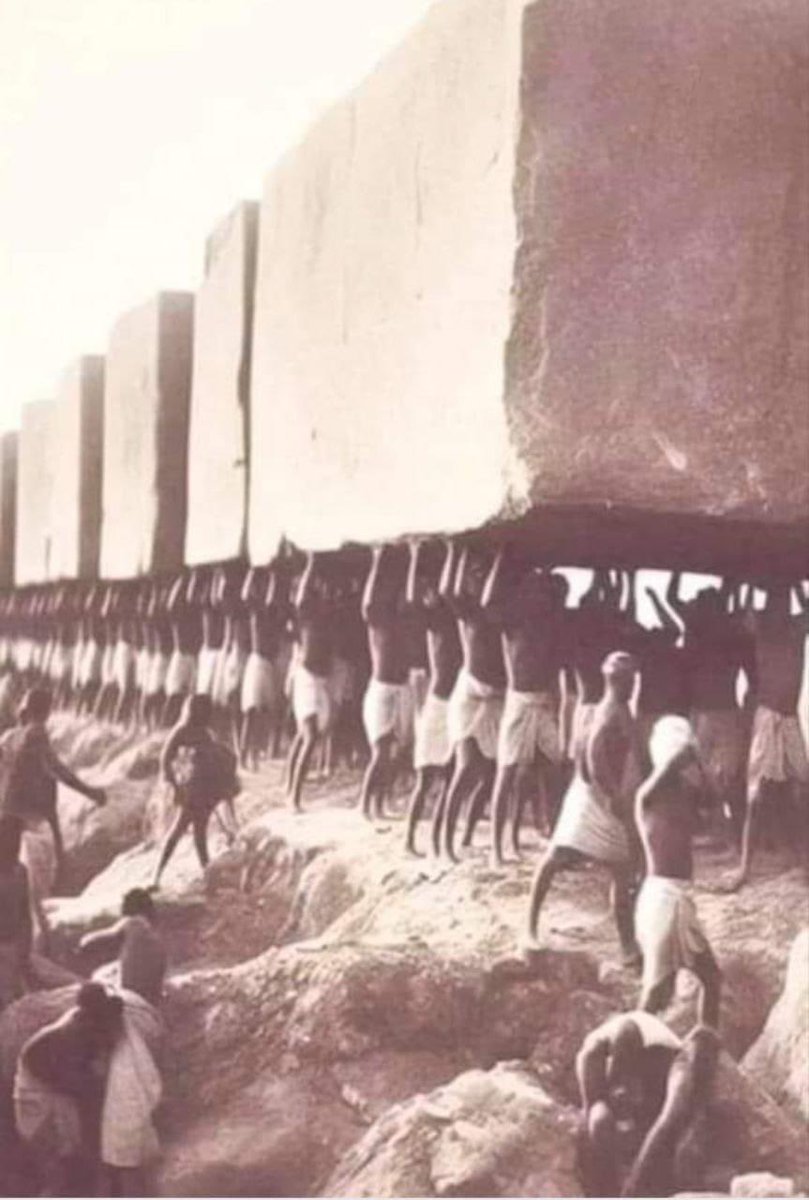 Египетийн пирамидууд, МЭӨ 2549 онд барилгын үеэр авсан зураг.