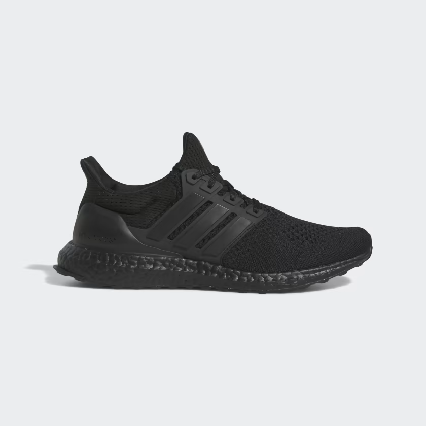 VforVenvanse's tweet photo. @lucasfresno Adidas Ultraboost 18 (atualmente denominado Ultraboost 1.0) ou o Adidas NMD R1, sem dúvida alguma. Funciona bem com jeans regular fit (se for baggy eles devem sumir). https://t.co/lMsSCQplfh
