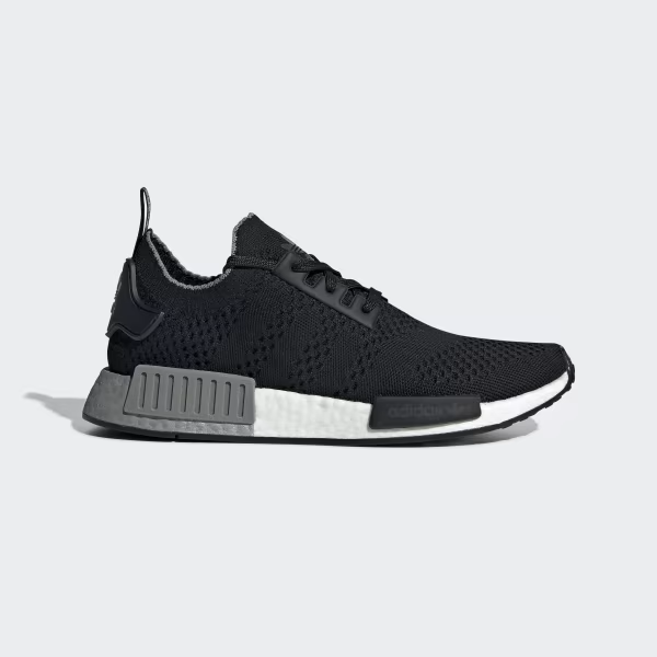 VforVenvanse's tweet photo. @lucasfresno Adidas Ultraboost 18 (atualmente denominado Ultraboost 1.0) ou o Adidas NMD R1, sem dúvida alguma. Funciona bem com jeans regular fit (se for baggy eles devem sumir). https://t.co/lMsSCQplfh