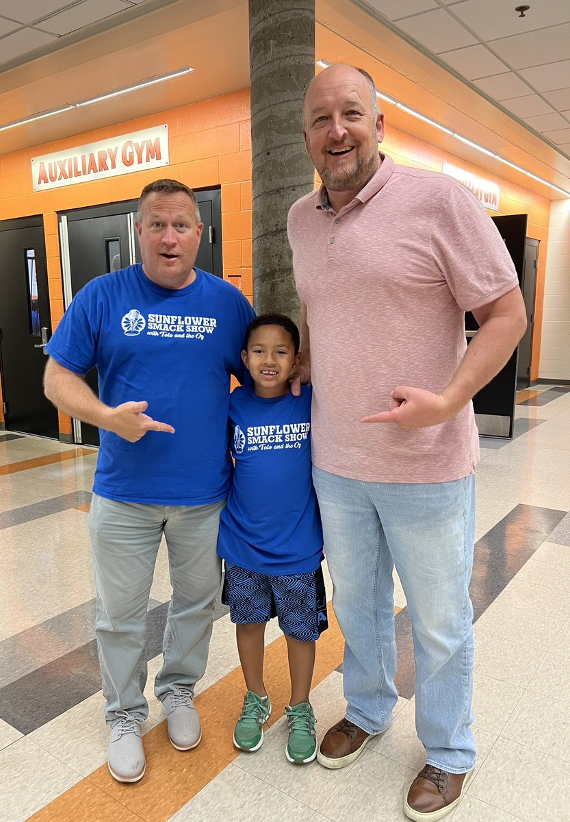 Sunflower Smack Show tweet media