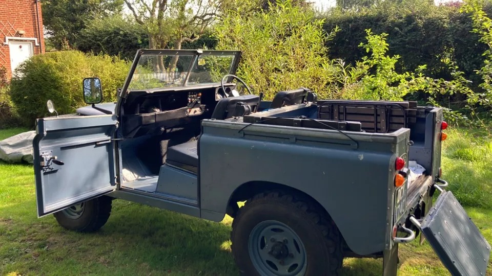 LandyStore's tweet image. Ad:  1965 LAND ROVER SERIES 2A SWB 88" WITH OVERDRIVE 200 TDI
On eBay here --&amp;gt;&amp;gt; ow.ly/Bgfv50Skve2

 #LandRoverSeries2A #LandRover88 #VintageCars #ClassicCars #OffroadLife #LandRoverLove #CarRestoration #LandRoverForSale