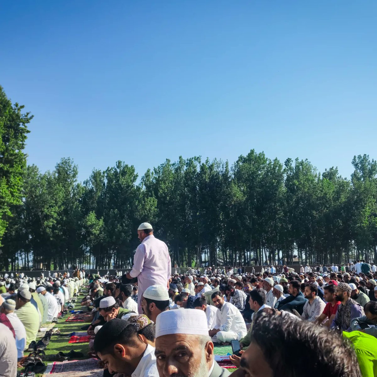 USMANWANI786's tweet photo. Eid Mubarak 💚 https://t.co/Y3BNhunVPy