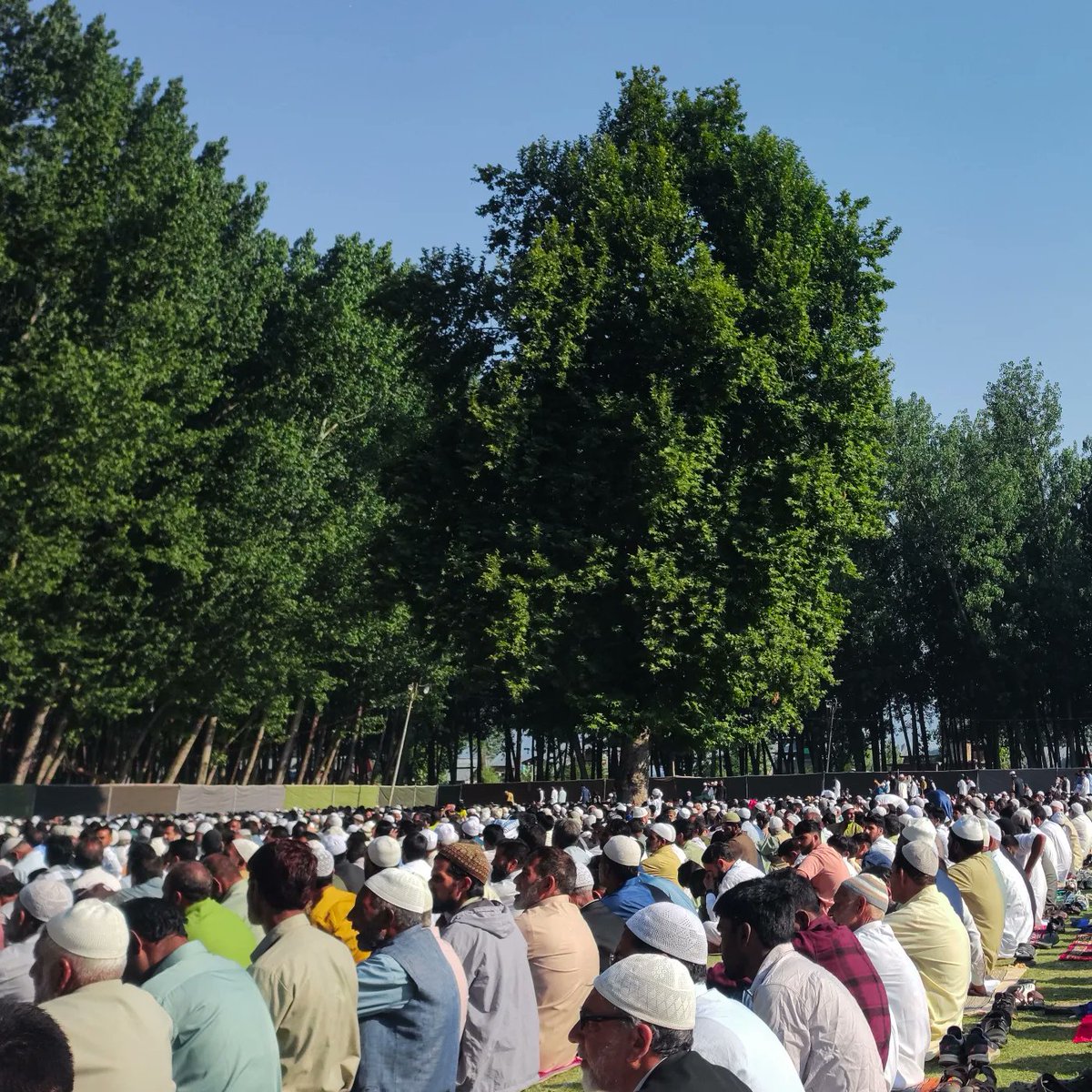 USMANWANI786's tweet photo. Eid Mubarak 💚 https://t.co/Y3BNhunVPy