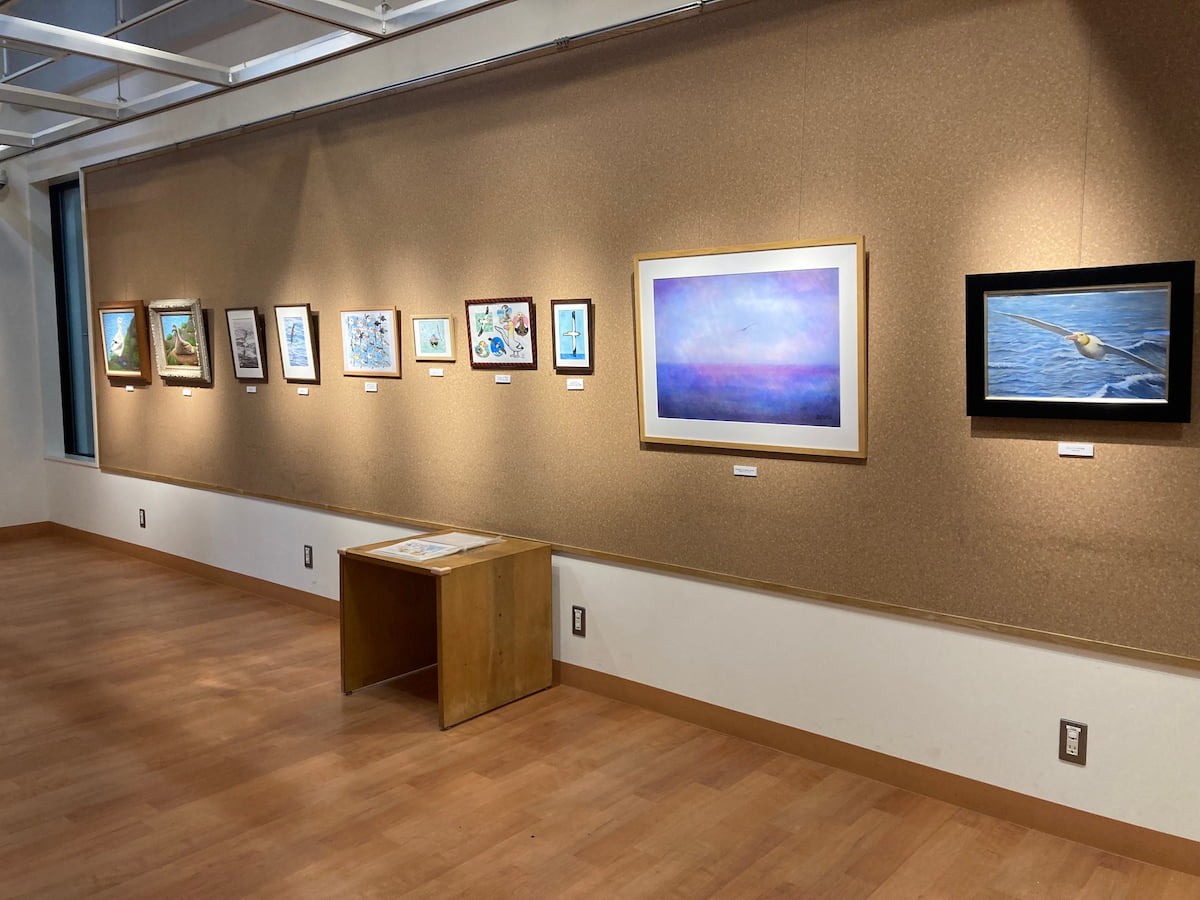 wbsj_tsubame's tweet image. 【お知らせ】

東京港野鳥公園では、「世界アルバトロスデー＆シーバードウィーク」に合わせて、アホウドリをはじめとする海鳥のアート作品や写真などの展示を行っています。ぜひご覧ください。

会期 6/15(土)～7/7(日)
会場 ネイチャーセンター1階 企画展示室

詳しくは
wbsj-wildbirdpark.blog.jp/archives/10818…