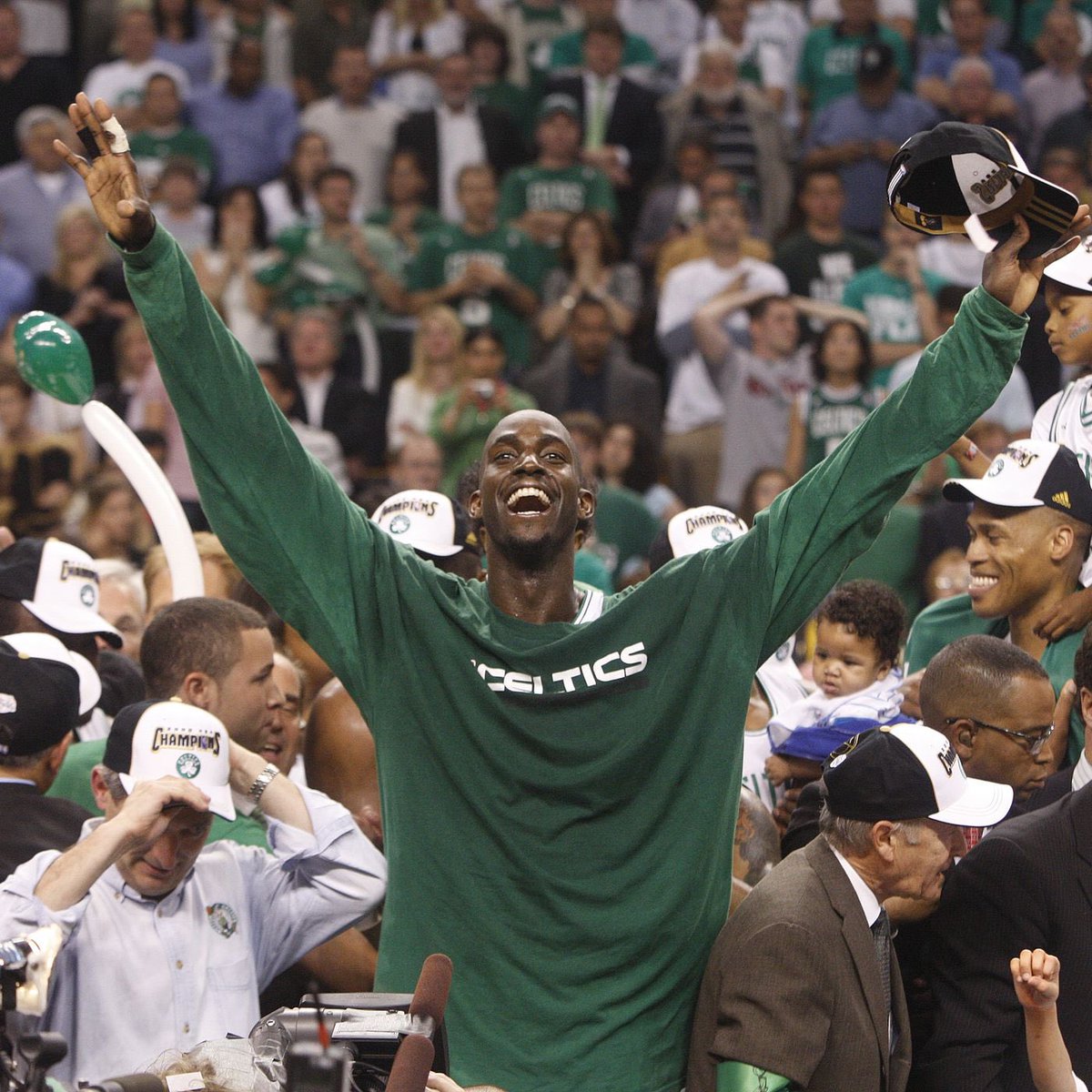 SelfMadeDevin's tweet photo. Stayed silent all NBA playoffs . But my team the @celtics are finally NBA champions again 🍀🏆 https://t.co/kRmyyQm47p