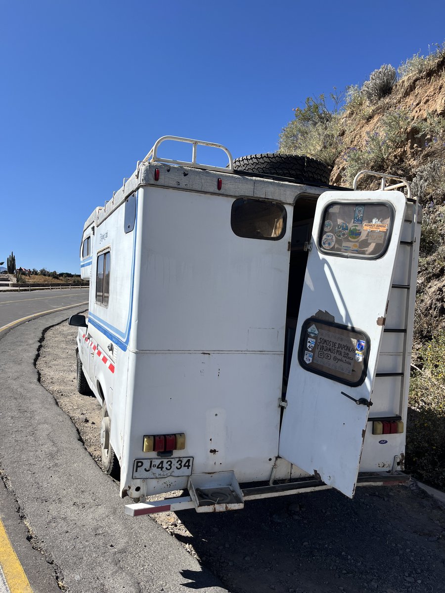 ついに車のドアが外れました🚪
一年半旅してるといろいろガタがくるなあ〜。